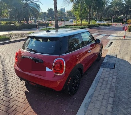 Красный Mini Cooper 2019 год