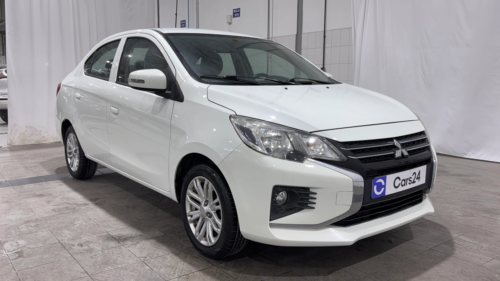 Weiß Mitsubishi Attrage GLX HIGHLINE 2023 Weiß Mitsubishi Attrage GLX HIGHLINE 2023