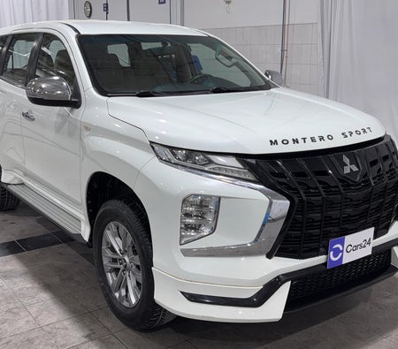 White Mitsubishi Montero Sport GLX 2022 White Mitsubishi Montero Sport GLX 2022
