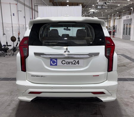 White Mitsubishi Montero Sport GLX 2022