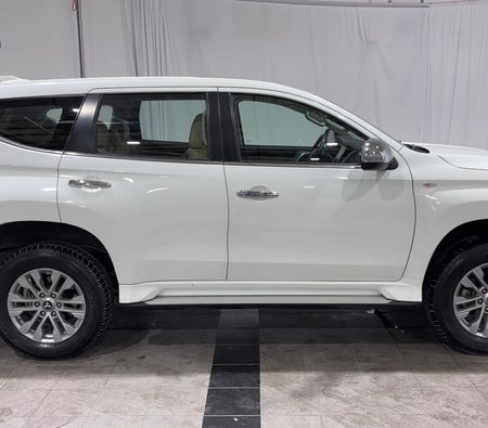 White Mitsubishi Montero Sport GLX 2022 White Mitsubishi Montero Sport GLX 2022