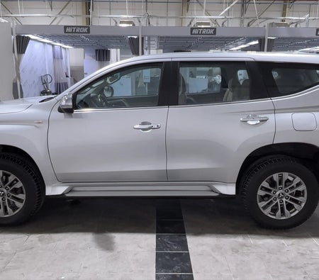Silber Mitsubishi Montero Sport GLX 2022