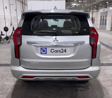 Silber Mitsubishi Montero Sport GLX 2022