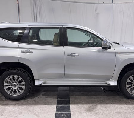 Silber Mitsubishi Montero Sport GLX 2022
