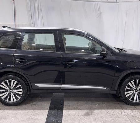 Schwarz Mitsubishi Outlander GLX MID LINE 2022