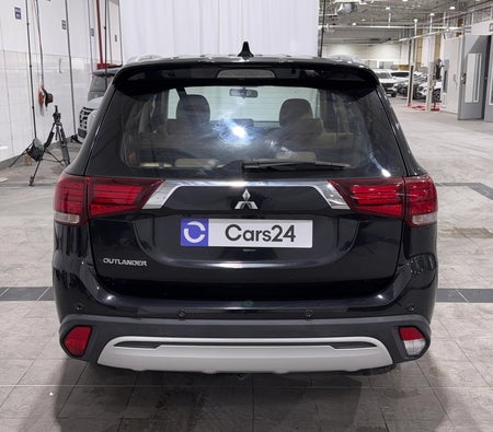 Schwarz Mitsubishi Outlander GLX MID LINE 2022