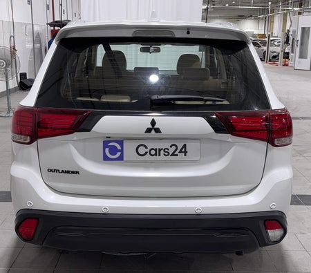 White Mitsubishi Outlander GLX MID LINE 2023