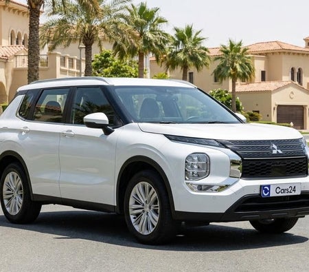 White Mitsubishi Outlander GLX MID LINE 2023 White Mitsubishi Outlander GLX MID LINE 2023