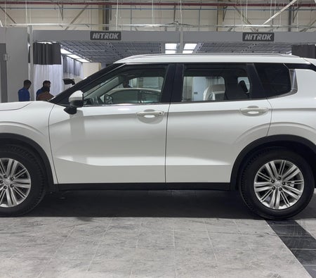 White Mitsubishi Outlander GLX MID LINE 2023