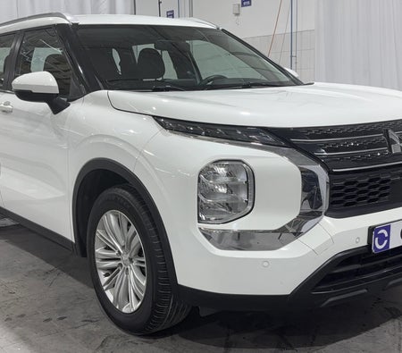 White Mitsubishi Outlander GLX MID LINE 2023 White Mitsubishi Outlander GLX MID LINE 2023