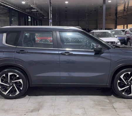 رمادي ميتسوبيشي Outlander H/L SYNTHETIC LEATHER WITH SUNROOF 2025