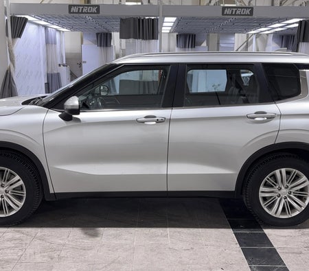 D'argento Mitsubishi Outlander MIDLINE 2025