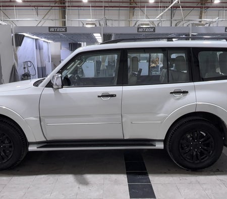 White Mitsubishi Pajero GLS HIGHLINE 2020
