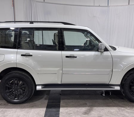 White Mitsubishi Pajero GLS HIGHLINE 2020