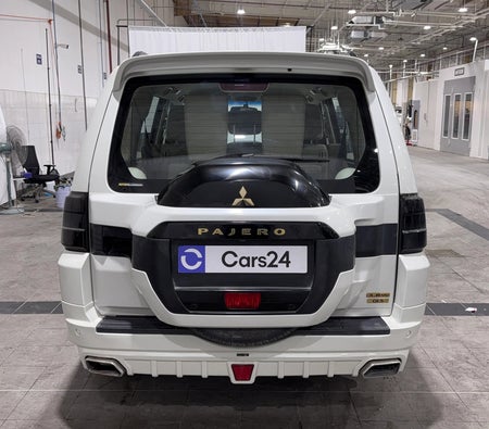 White Mitsubishi Pajero GLS HIGHLINE 2020 White Mitsubishi Pajero GLS HIGHLINE 2020
