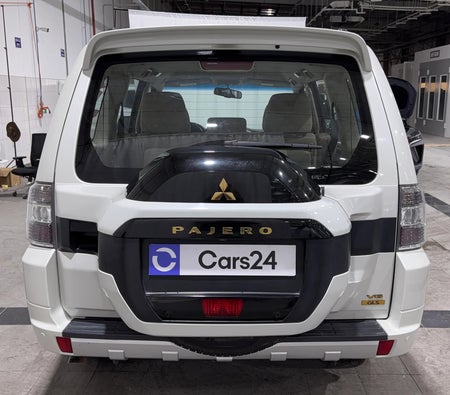 Blanc Mitsubishi Pajero GLS MID 2018