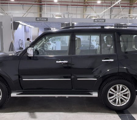 Schwarz Mitsubishi Pajero GLS MID 2020 Schwarz Mitsubishi Pajero GLS MID 2020