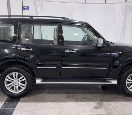 Schwarz Mitsubishi Pajero GLS MID 2020 Schwarz Mitsubishi Pajero GLS MID 2020