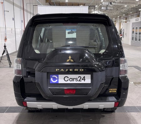 Schwarz Mitsubishi Pajero GLS MID 2020