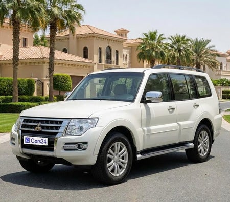 Weiß Mitsubishi Pajero GLS MID 2020 Weiß Mitsubishi Pajero GLS MID 2020