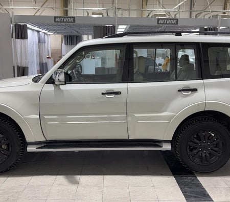 White Mitsubishi Pajero GLS TOP 2020