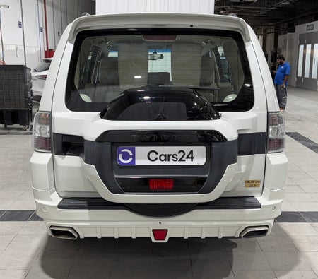 White Mitsubishi Pajero GLS TOP 2020 White Mitsubishi Pajero GLS TOP 2020
