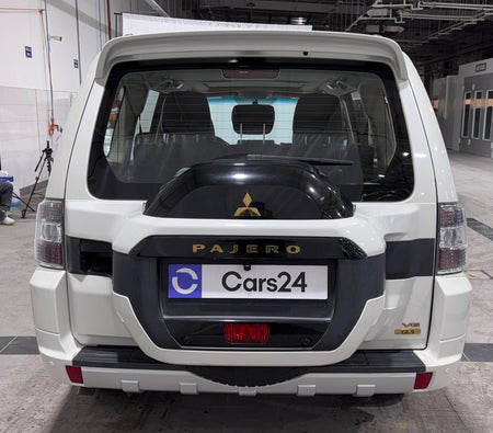 White Mitsubishi Pajero GLS 2022