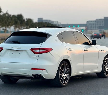 Weiß Maserati Levante SQ4 2020 Weiß Maserati Levante SQ4 2020