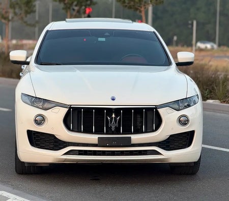 Weiß Maserati Levante SQ4 2020 Weiß Maserati Levante SQ4 2020