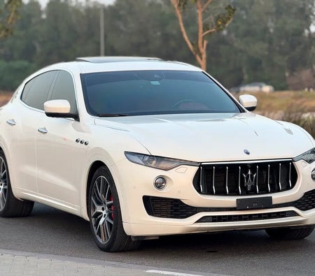 Weiß Maserati Levante SQ4 2020 Weiß Maserati Levante SQ4 2020