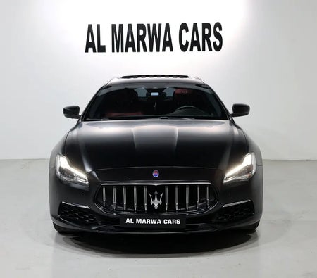 Black Maserati Quattroporte 2021