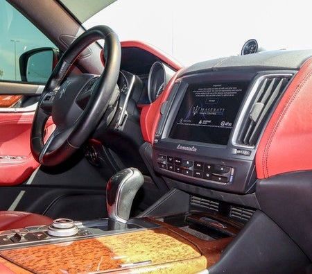Maserati Levante S 2017, photo 2 of 4