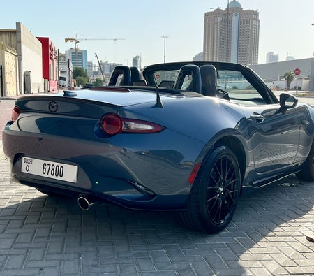 Gris Mazda MX-5 Miata 2022