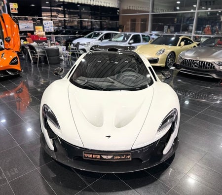 White McLaren P1 2014