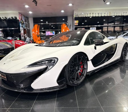 White McLaren P1 2014