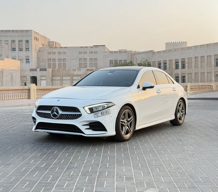 Huur Mercedes-Benz A200 2023 in Dubai