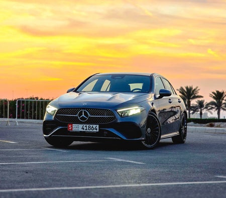 Mercedes Benz A200 AMG 2025