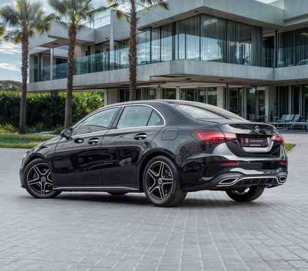 Siyah Mercedes Benz A200 AMG 2024