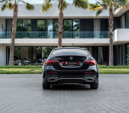 Siyah Mercedes Benz A200 AMG 2024