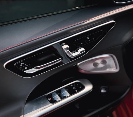Mercedes Benz AMG C43 2024