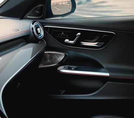 Mercedes Benz AMG C43 2024