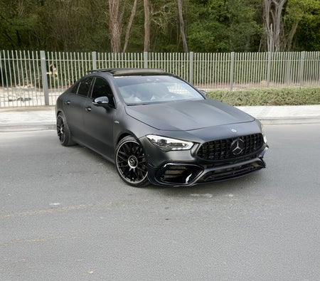 租 奔驰 AMG CLA 35 2022 在 迪拜