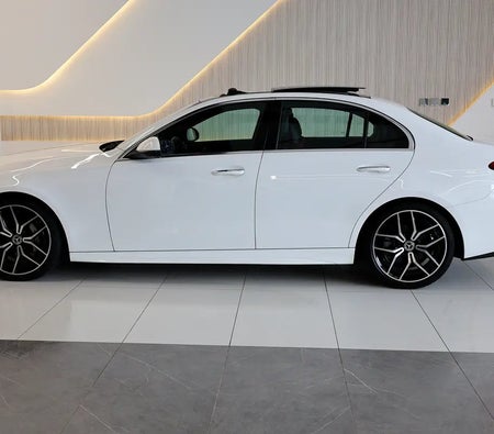Weiß Mercedes Benz C200 2023