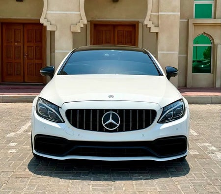 Bianca Mercedes Benz C300 Coupe 2018