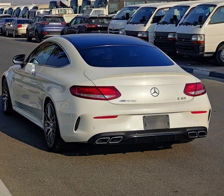 Blanc Mercedes Benz AMG C63 2017