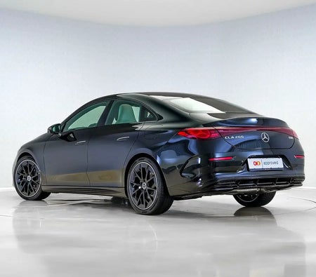 Schwarz Mercedes Benz CLA 200 2027