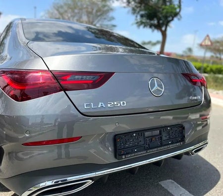 Gris Mercedes Benz CLA 250 4MATIC 2024