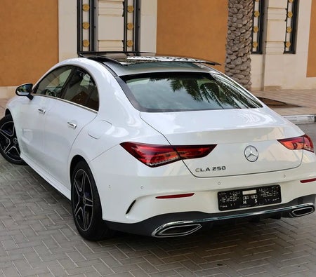 Bianca Mercedes Benz CLA 250 2023