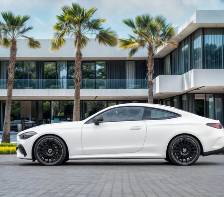 Bianca Mercedes Benz CLE 200 2025
