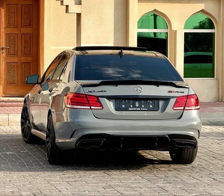 gris Mercedes Benz AMG E63 S 2014